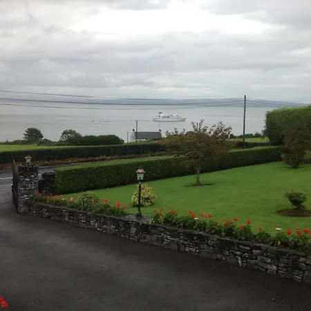 Seawater View Accomadation - Only Red Castle