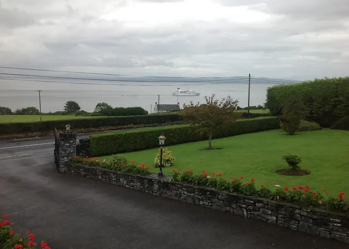 Seawater View Accomadation - Only Red Castle